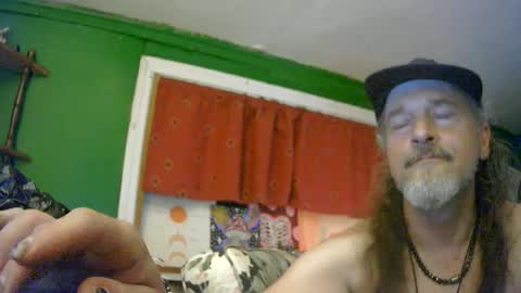 hippiedad333 online show from June 24, 4:37 am