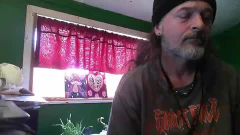 hippiedad333 online show from April 24, 8:55 pm