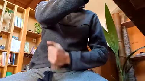 hitmenoww online show from November 23, 9:20 am