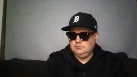 holden_minutz online show from March 25, 8:40 am