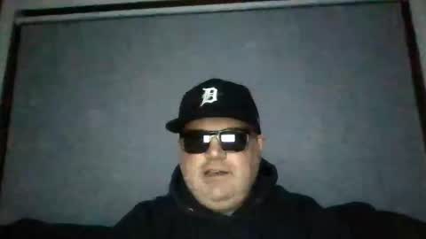 holden_minutz online show from May 20, 6:20 am