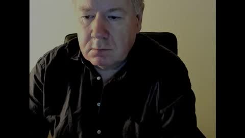 Snapshot of holgerhb53 chatting on October 17, 1:59 pm Holger online show from October 17, 1:59 pm