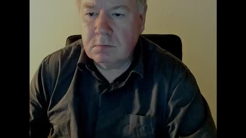 Snapshot of holgerhb53 chatting on October 15, 9:28 am Holger online show from October 15, 9:28 am