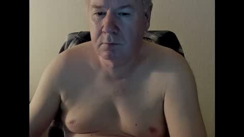 Snapshot of holgerhb53 chatting on October 24, 2:08 pm Holger online show from October 24, 2:08 pm