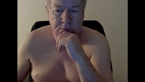 Snapshot of holgerhb53 chatting on October 27, 2:41 pm Holger online show from October 27, 2:41 pm