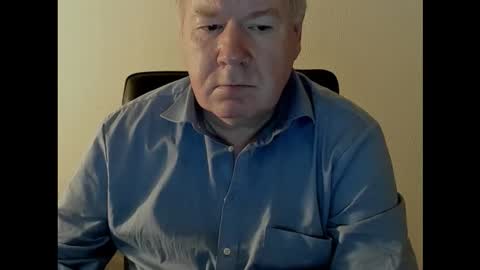 Snapshot of holgerhb53 chatting on November 1, 10:19 am Holger online show from November 1, 10:19 am