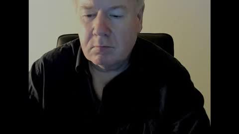 Snapshot of holgerhb53 chatting on October 20, 2:21 pm Holger online show from October 20, 2:21 pm