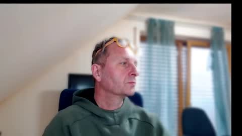 Snapshot of hondowill chatting on March 7, 11:18 am Bernd online show from March 7, 11:18 am