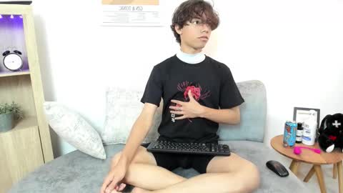 Snapshot of honeymoon_sariel chatting on September 21, 7:25 pm honeymoon_sariel online show from September 21, 7:25 pm