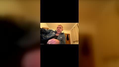 lee online show from April 22, 12:39 am