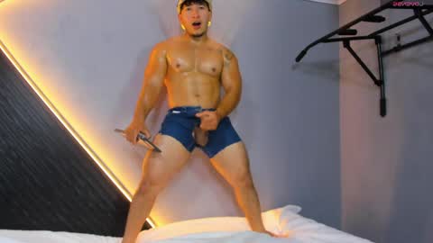 horny_nick18 online show from April 25, 12:41 pm