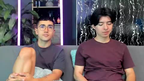 Alex and Camilo online show from April 27, 2:46 pm