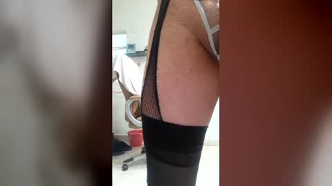 hornyartis69 online show from May 6, 4:40 pm