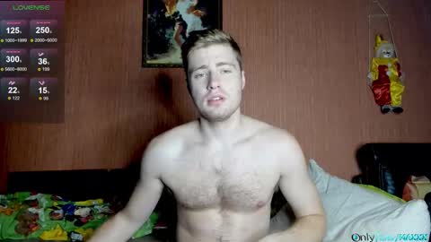 Snapshot of hornyblondieboyy chatting on October 5, 7:29 pm Max online show from October 5, 7:29 pm