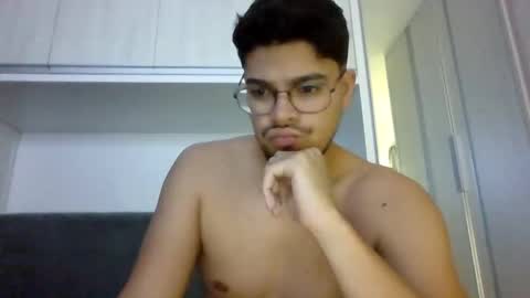 hornyboy79923 online show from April 11, 12:18 am