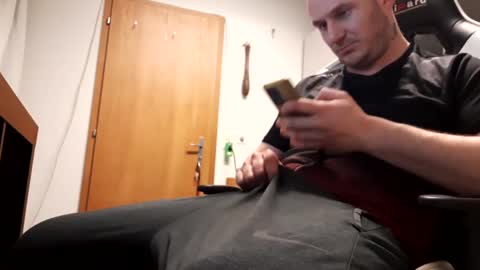 hornycock_1993 online show from February 5, 5:53 pm