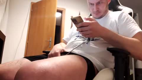 hornycock_1993 online show from February 5, 2:51 am