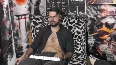 Snapshot of hornymaster93 chatting on October 28, 8:33 pm hornymaster online show from October 28, 8:33 pm