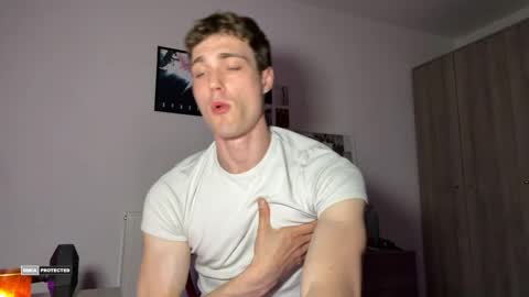 Travis online show from April 28, 8:24 pm