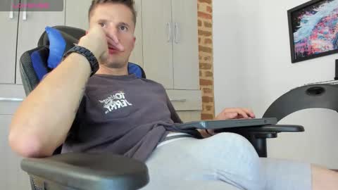 horse_man2 online show from September 25, 6:29 pm