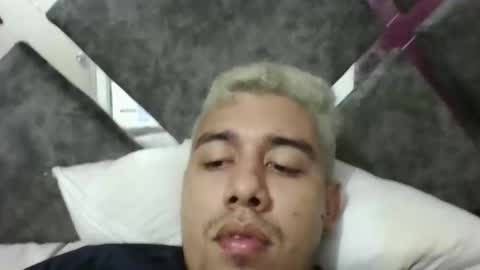 hot2512 online show from December 18, 5:14 am