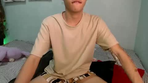 Snapshot of hot_8inchtwink chatting on January 6, 4:02 pm Rylle online show from January 6, 4:02 pm