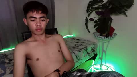 Snapshot of hot_8inchtwink chatting on January 29, 1:37 am Rylle online show from January 29, 1:37 am