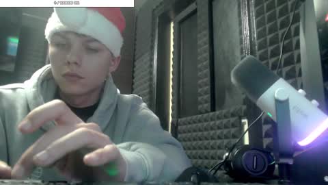 Hot boy 2002 online show from December 18, 10:02 pm