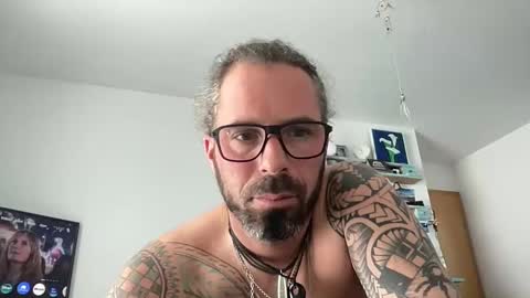 Snapshot of hot_sex83 chatting on December 22, 12:27 pm letmedoo2 online show from December 22, 12:27 pm
