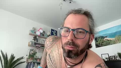 Snapshot of hot_sex83 chatting on December 23, 12:30 pm letmedoo2 online show from December 23, 12:30 pm