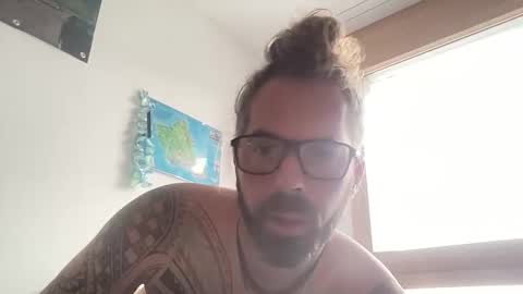 Snapshot of hot_sex83 chatting on December 7, 9:28 am letmedoo2 online show from December 7, 9:28 am