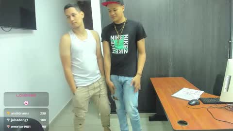 Vanesa Oliver and Andrew online show from November 29, 1:35 pm