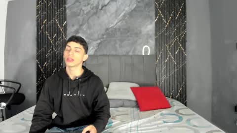 Hot Summer Boy online show from March 6, 11:40 am