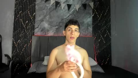 Hot Summer Boy online show from April 7, 11:32 am