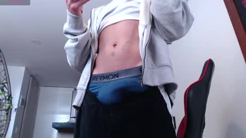 hot_twinks83 online show from October 11, 3:38 pm