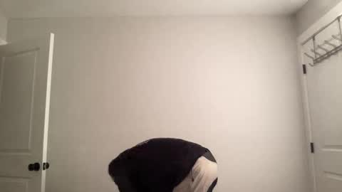 hotandhandy96 online show from April 1, 7:32 am