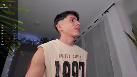 Snapshot of hotay_ chatting on December 23, 11:17 pm Andrew xdres08 online show from December 23, 11:17 pm