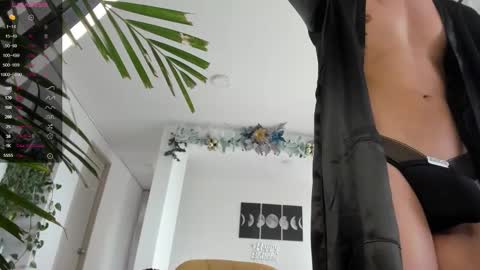 Snapshot of hotay_ chatting on December 31, 8:34 pm Andrew xdres08 online show from December 31, 8:34 pm