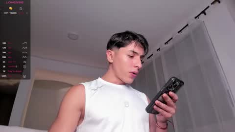 Snapshot of hotay_ chatting on February 13, 3:39 am Andrew xdres08 online show from February 13, 3:39 am