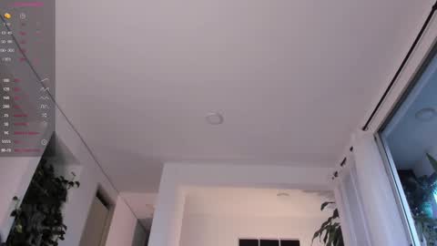 Snapshot of hotay_ chatting on October 6, 10:47 pm Andrew xdres08 online show from October 6, 10:47 pm