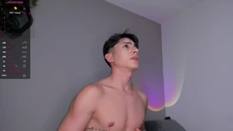 Snapshot of hotay_ chatting on December 10, 11:42 pm Andrew xdres08 online show from December 10, 11:42 pm