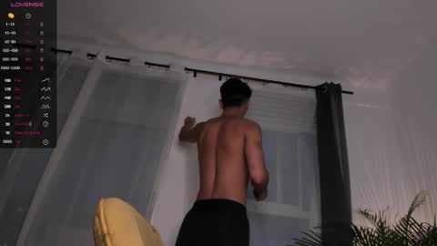 Snapshot of hotay_ chatting on January 31, 11:24 pm Andrew xdres08 online show from January 31, 11:24 pm
