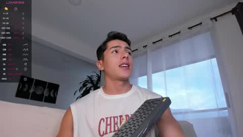 Snapshot of hotay_ chatting on January 24, 10:41 pm Andrew xdres08 online show from January 24, 10:41 pm