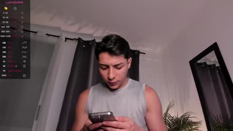 Snapshot of hotay_ chatting on February 2, 1:12 am Andrew xdres08 online show from February 2, 1:12 am