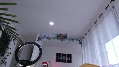 Snapshot of hotay_ chatting on December 24, 9:33 pm Andrew xdres08 online show from December 24, 9:33 pm