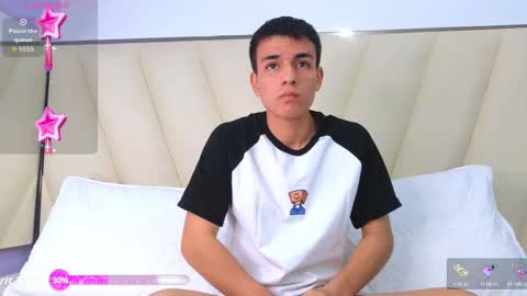 Snapshot of hotboy21_ chatting on October 7, 3:54 am hotboy21_ online show from October 7, 3:54 am