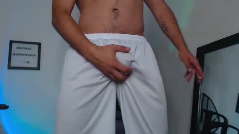 Snapshot of hotboyneon490 chatting on February 1, 4:33 pm Alex Neon online show from February 1, 4:33 pm