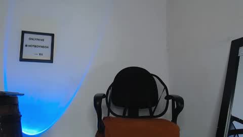 Snapshot of hotboyneon490 chatting on December 28, 12:47 pm Alex Neon online show from December 28, 12:47 pm