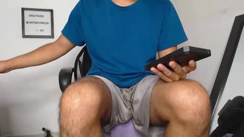 Snapshot of hotboyneon490 chatting on January 28, 12:22 pm Alex Neon online show from January 28, 12:22 pm