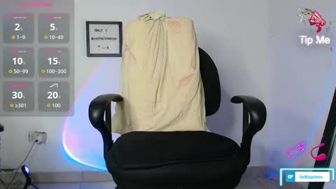 Snapshot of hotboyneon490 chatting on October 24, 10:39 am Alex Neon online show from October 24, 10:39 am